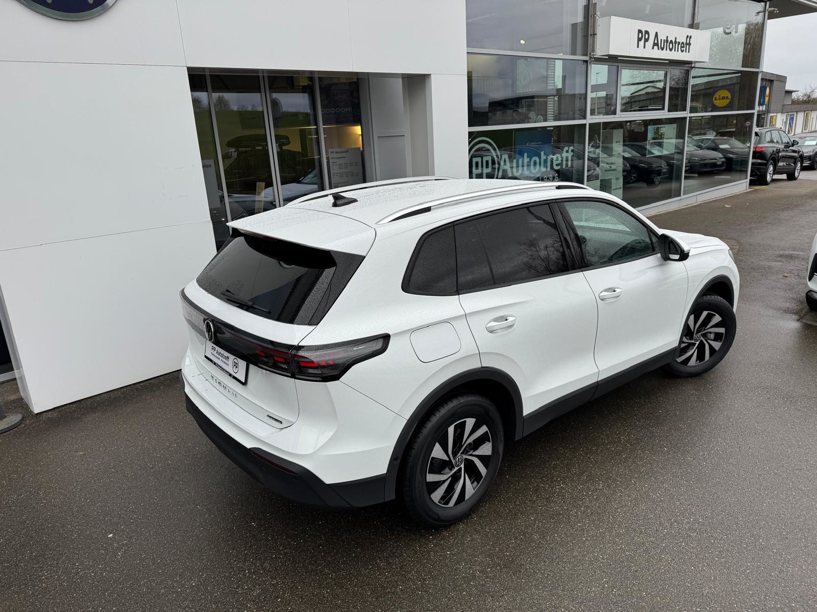 VW Tiguan UNITED, Petrol, New car, Automatic - 4