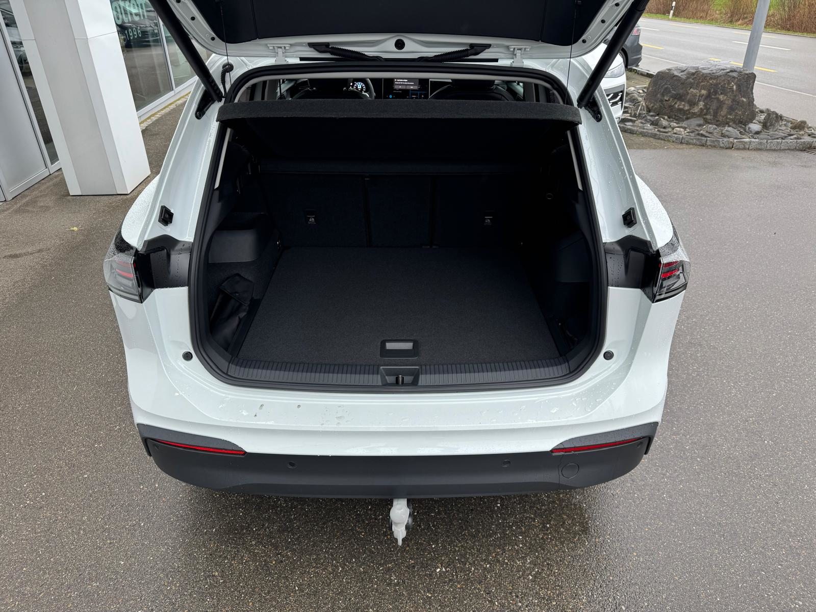 VW Tiguan UNITED, Petrol, New car, Automatic - 5