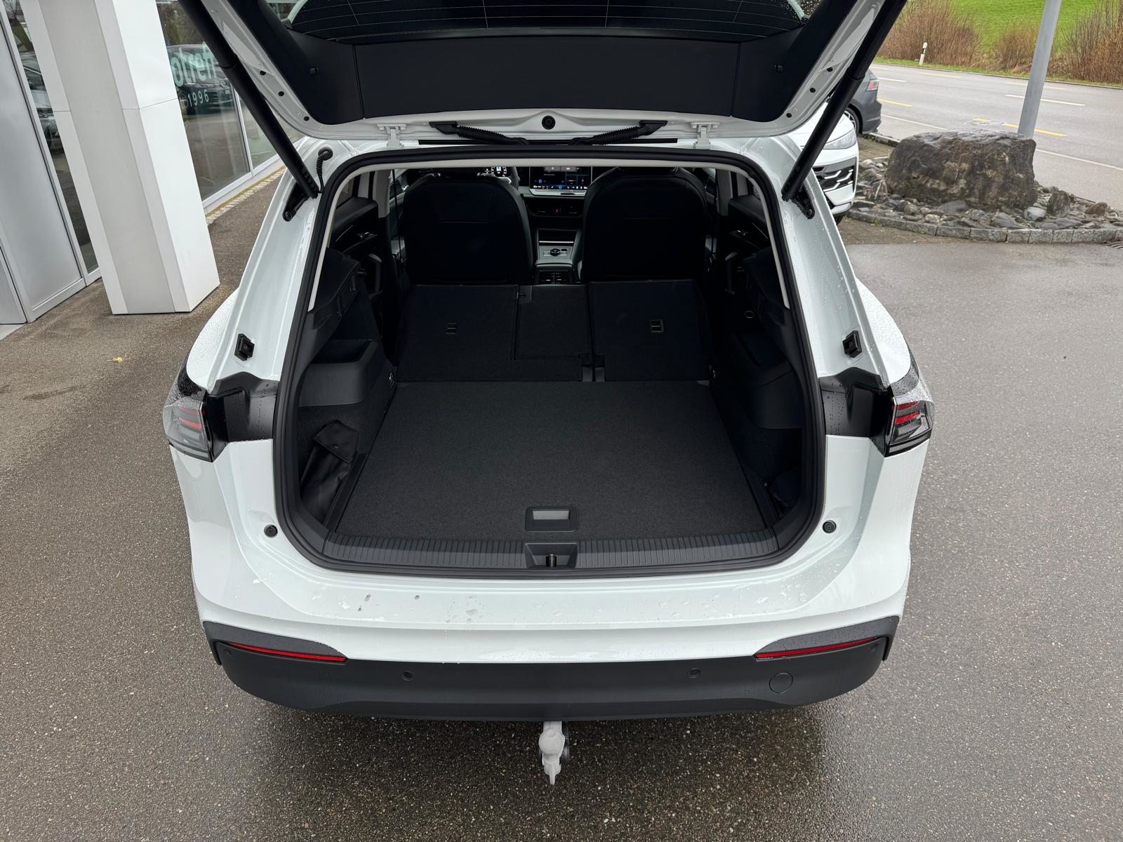 VW Tiguan UNITED, Petrol, New car, Automatic - 6