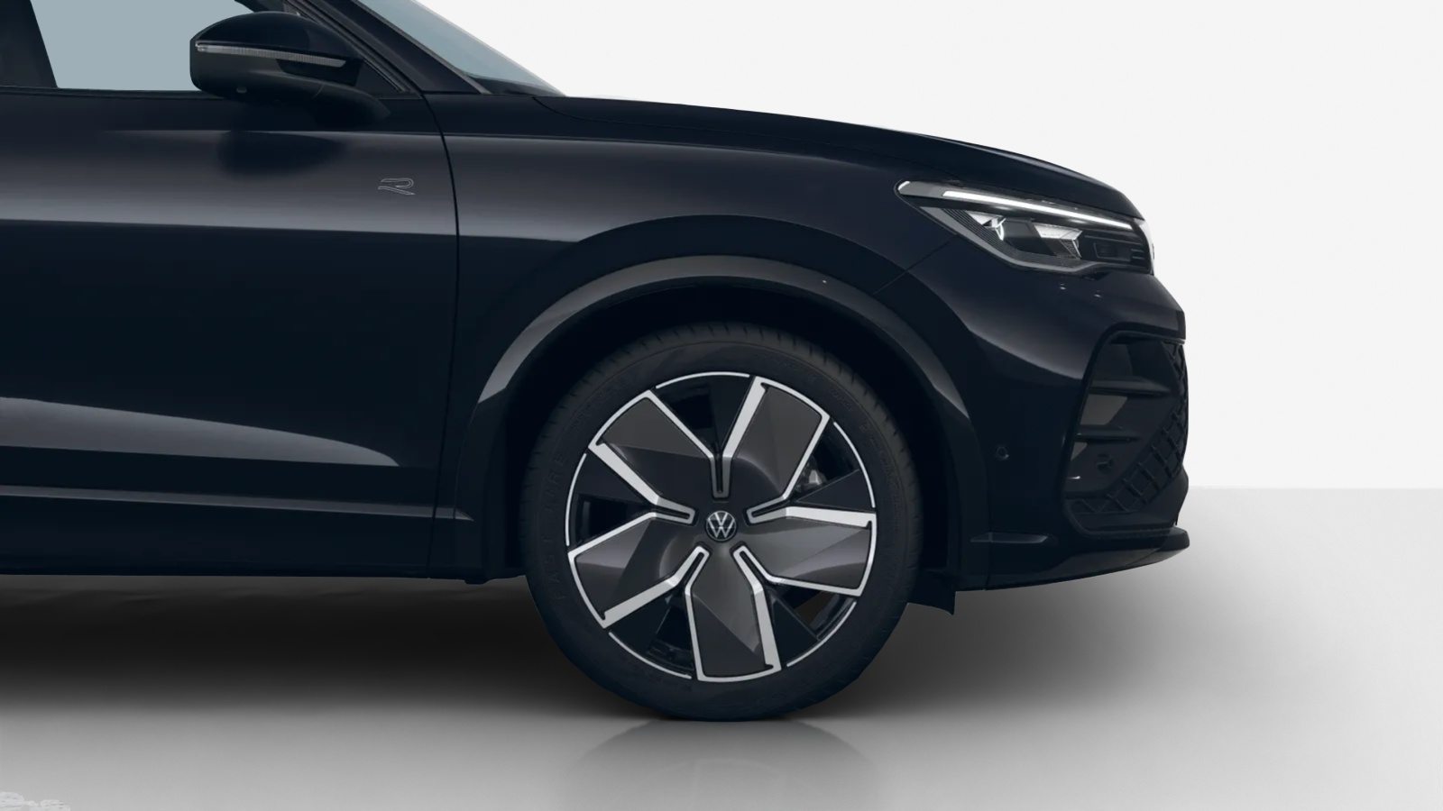 VW Tiguan R-Line UNITED, Petrol, New car, Automatic - 4