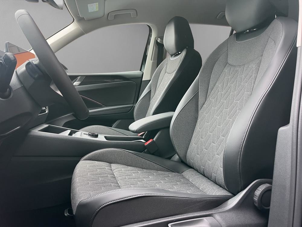 VW Tiguan UNITED, Petrol, New car, Automatic - 6