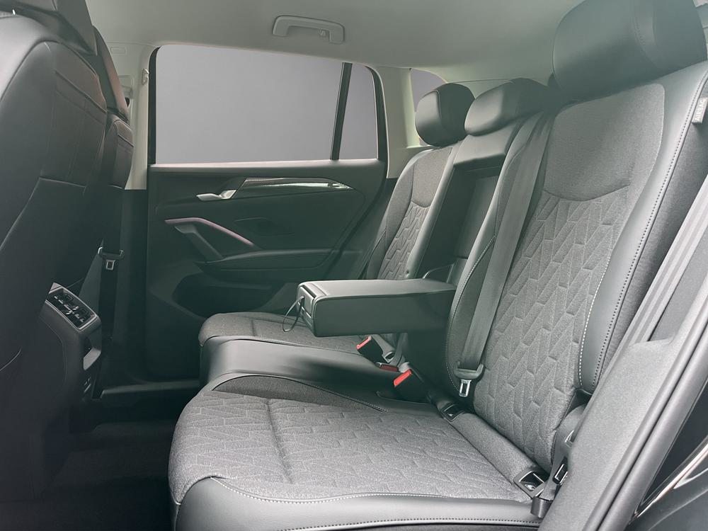 VW Tiguan UNITED, Petrol, New car, Automatic - 7