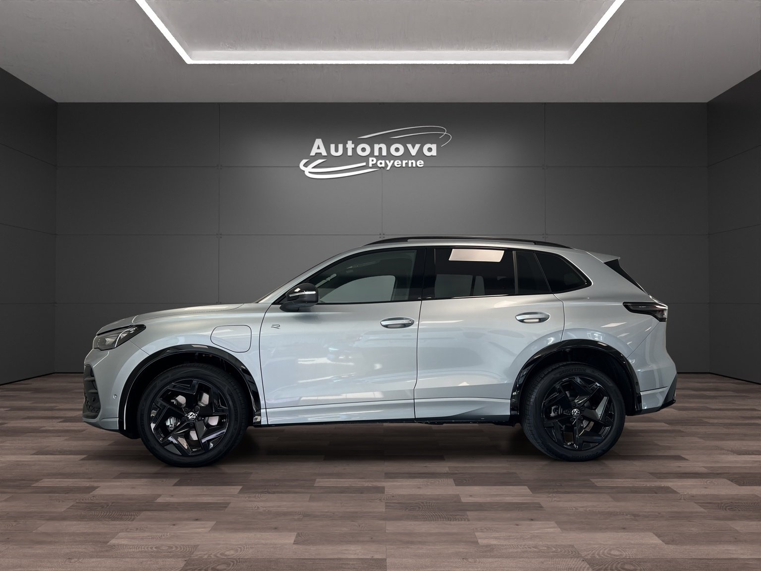 VW Tiguan 1.5 TSI evo2 eHybrid R-Line DSG, Hybride Rechargeable Essence/Électricité, Voiture nouvelle, Automatique - 3