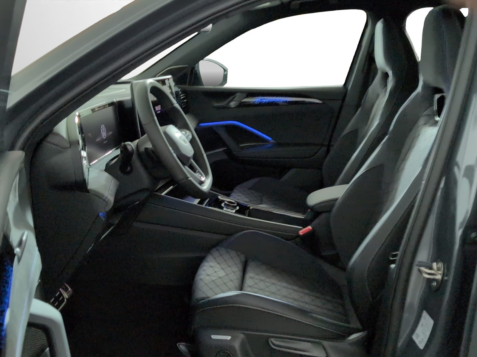 VW Tiguan R-Line UNITED, Petrol, New car, Automatic - 6