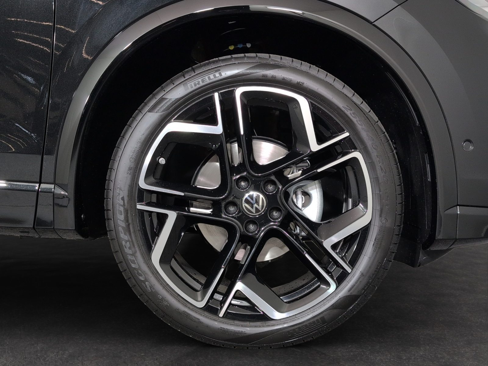 VW Tiguan R-Line, Petrol, New car, Automatic - 5