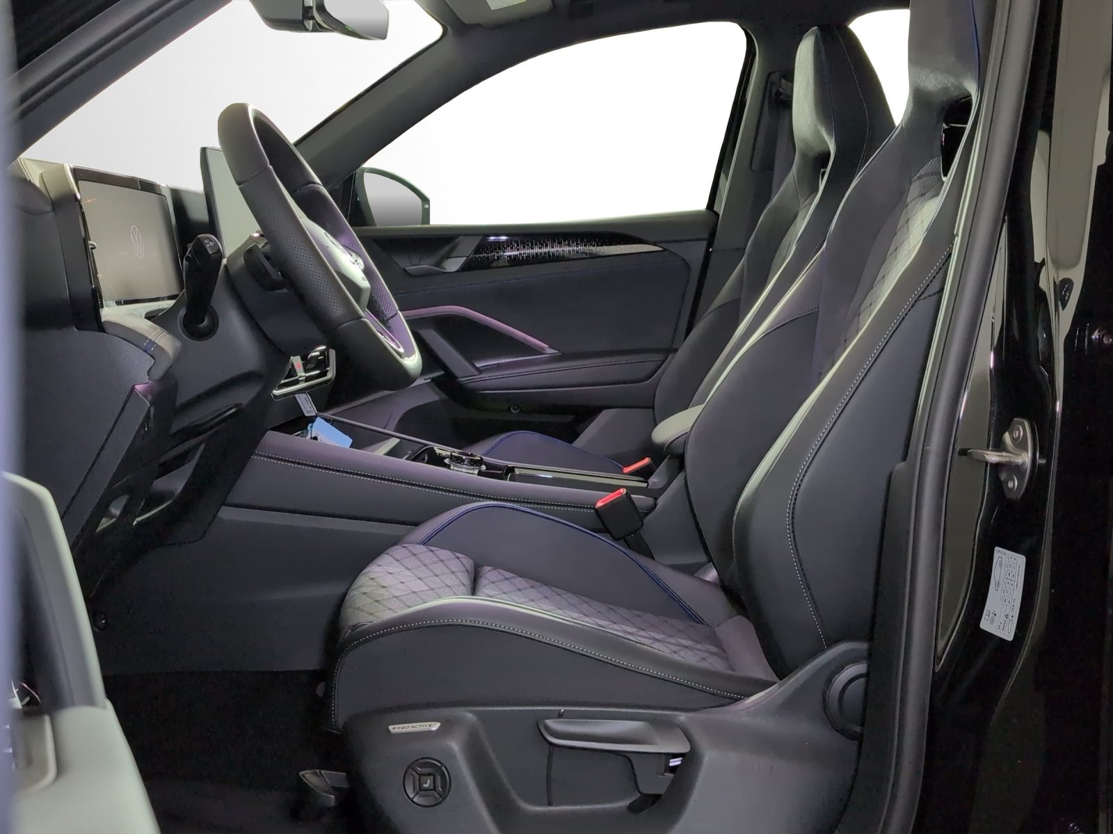 VW Tiguan R-Line, Petrol, New car, Automatic - 6