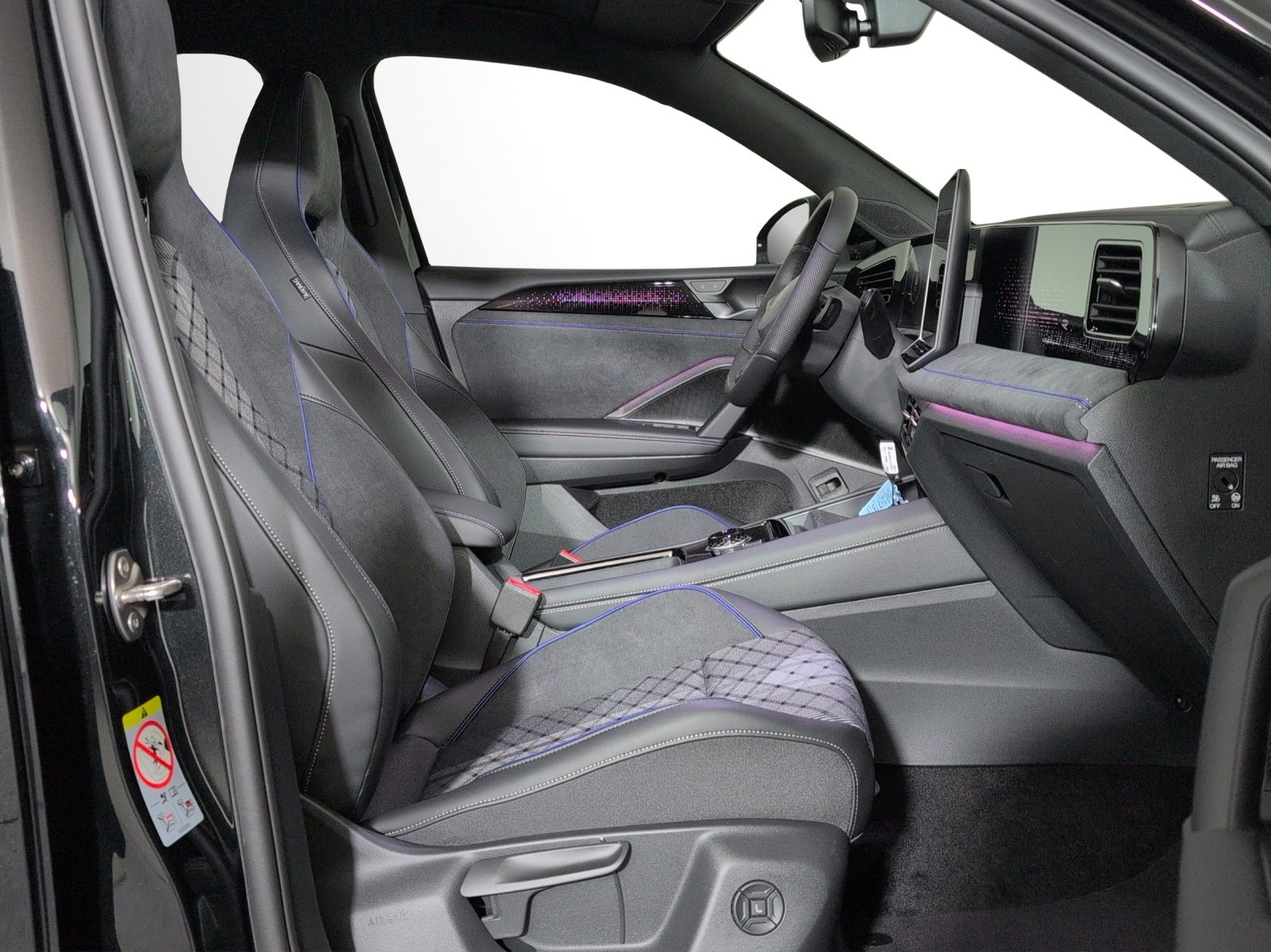 VW Tiguan R-Line, Petrol, New car, Automatic - 7