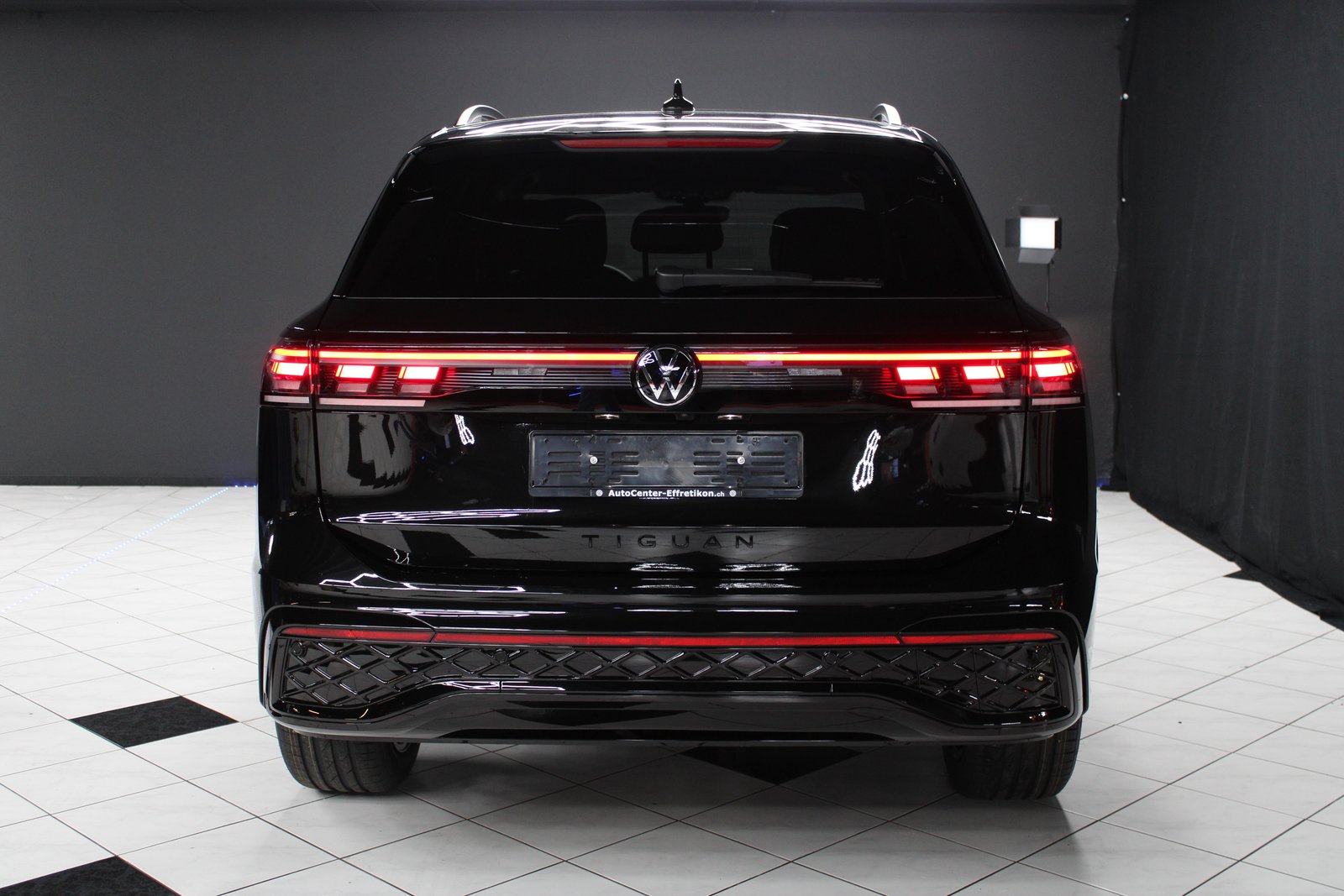 VW Tiguan 2.0TDI R-Line 4M, Diesel, Neuwagen, Automatik - 4