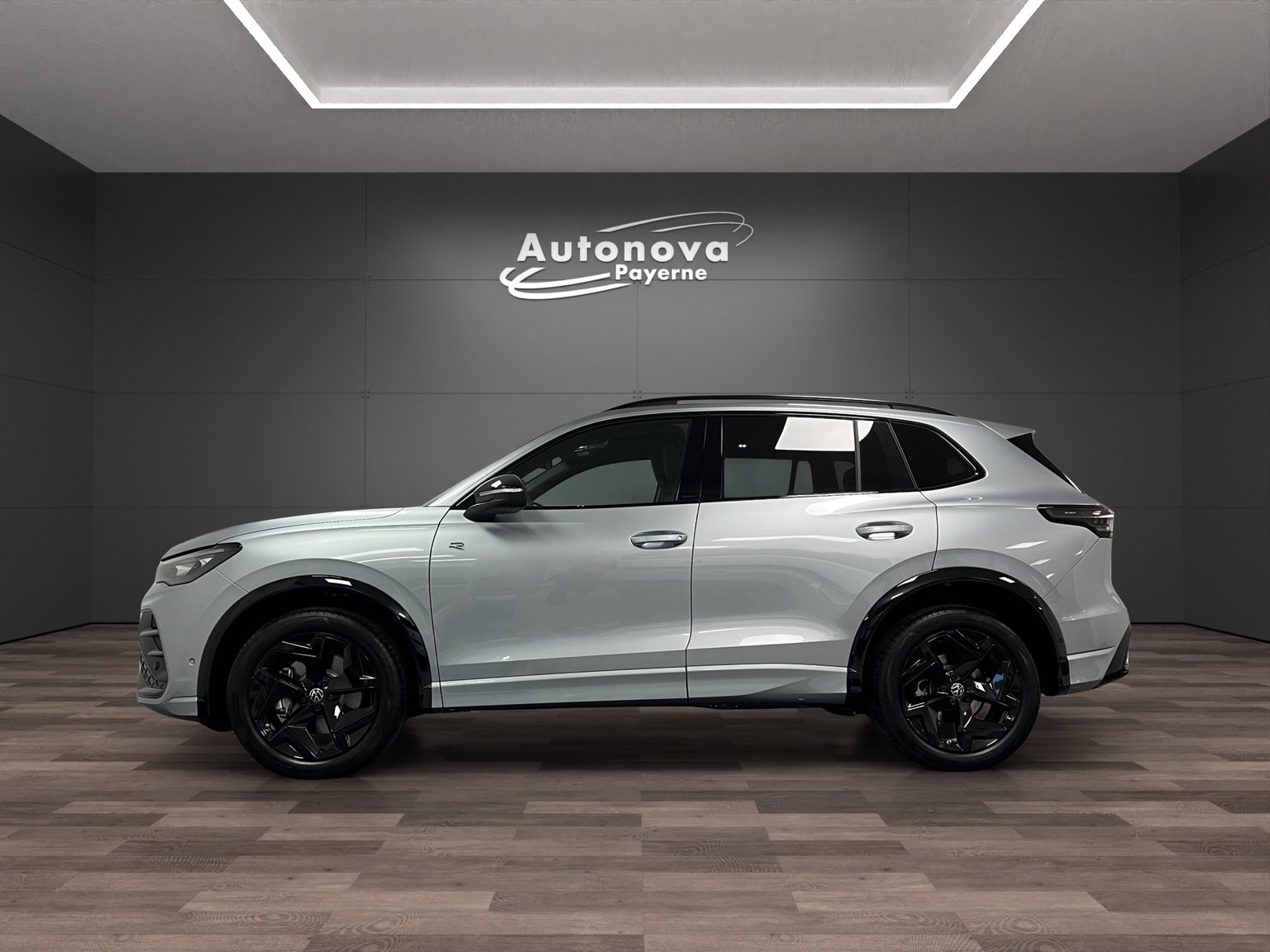 VW Tiguan 1.5 TSI evo2 eHybrid R-Line DSG, Plug-in-Hybrid Benzina/Elettrica, Auto nuove, Automatico - 3
