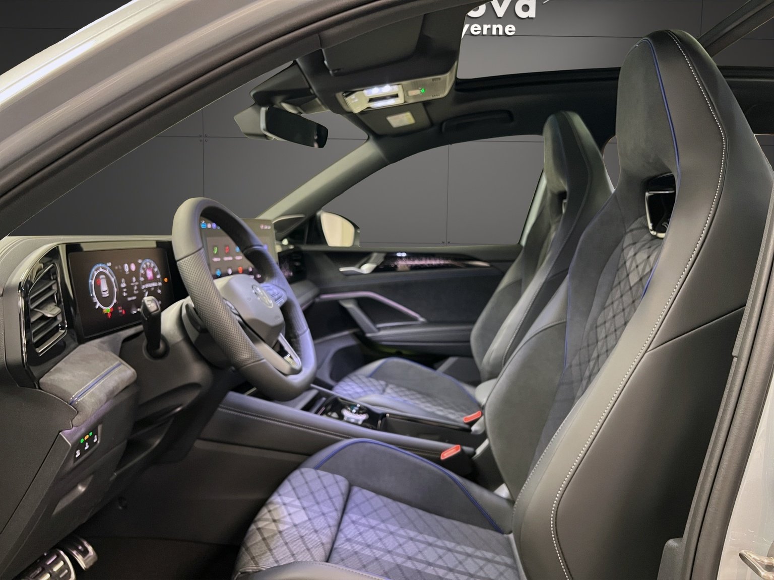 VW Tiguan 1.5 TSI evo2 eHybrid R-Line DSG, Plug-in-Hybrid Benzina/Elettrica, Auto nuove, Automatico - 6