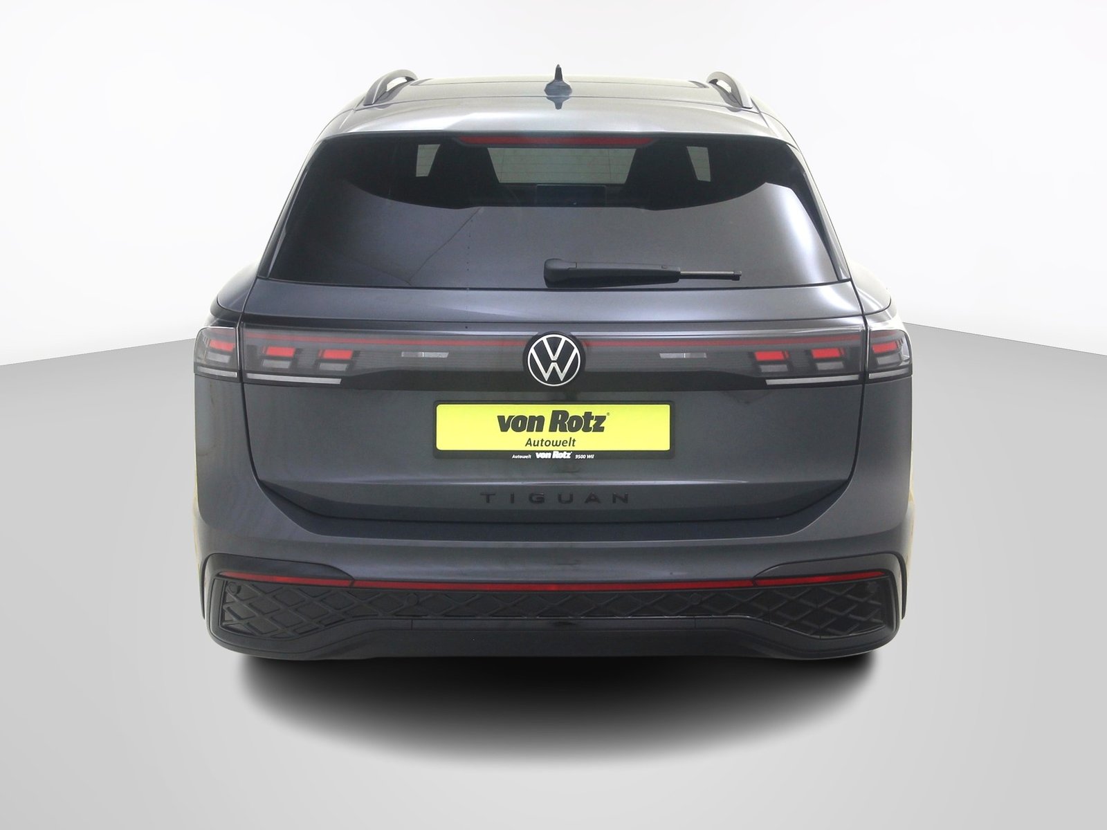 VW Tiguan 2.0 TSI R-Line 4motion, Petrol, New car, Automatic - 3
