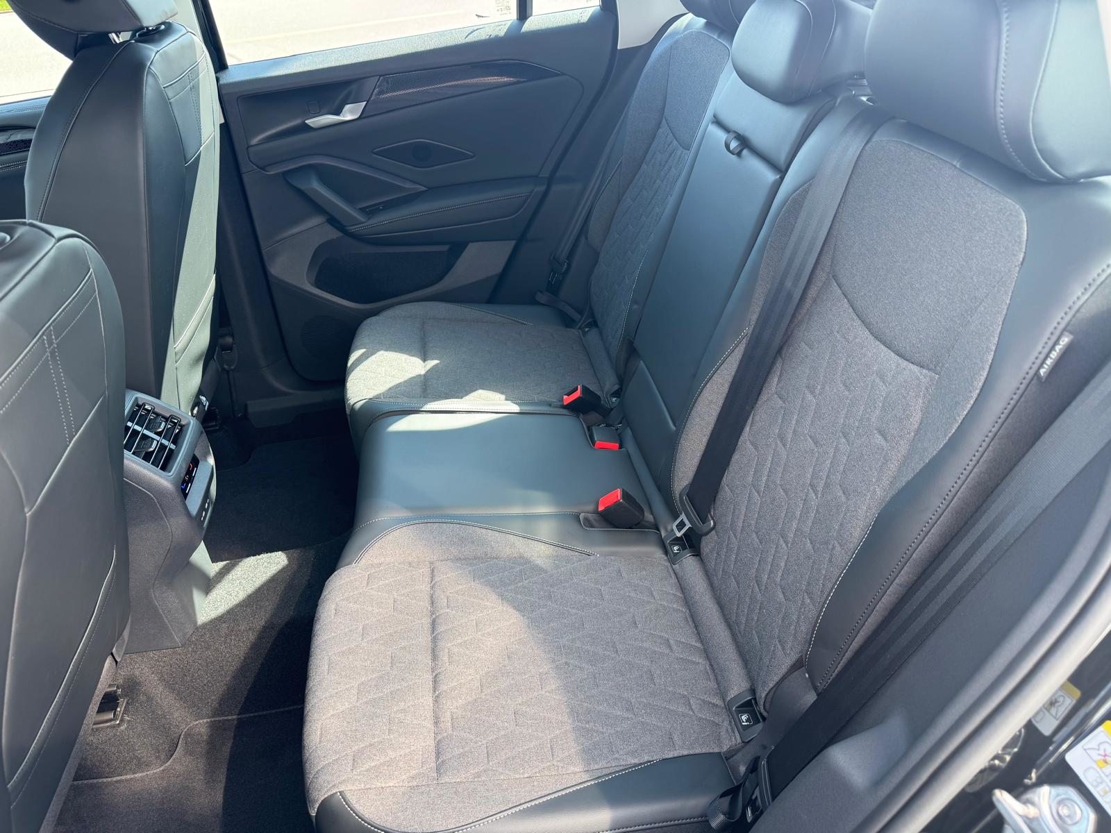 VW Tiguan Life, Full-Hybrid Petrol/Electric, New car, Automatic - 7