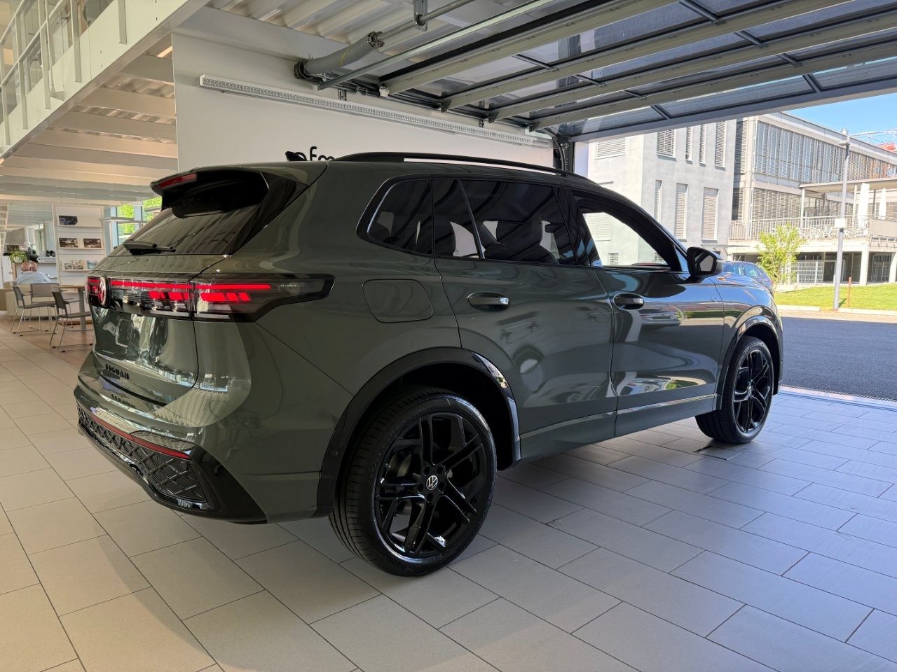 VW Tiguan R-Line, Hybride Integrale Benzina/Elettrica, Auto nuove, Automatico - 2