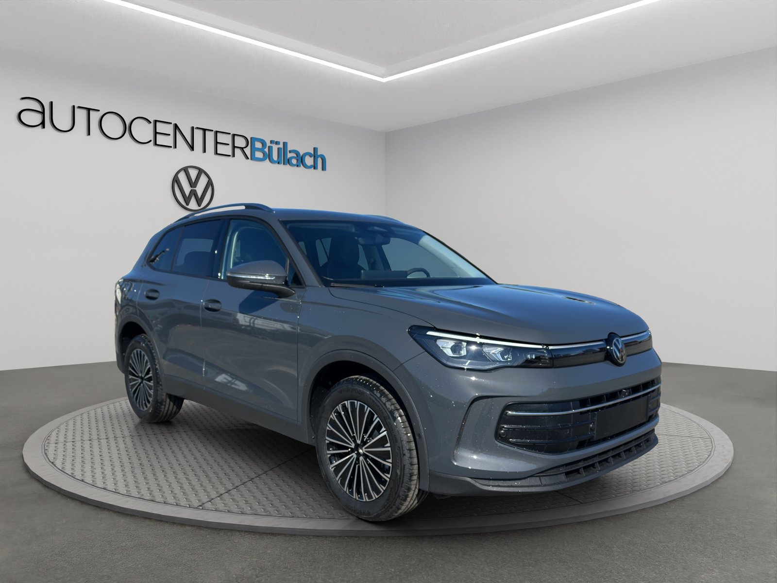 VW Tiguan UNITED, Petrol, New car, Automatic - 3