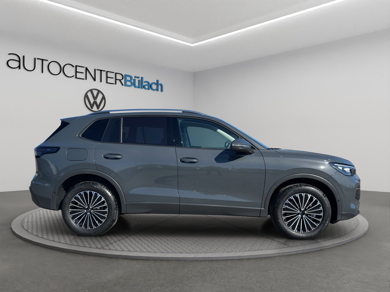 VW Tiguan UNITED, Petrol, New car, Automatic - 4
