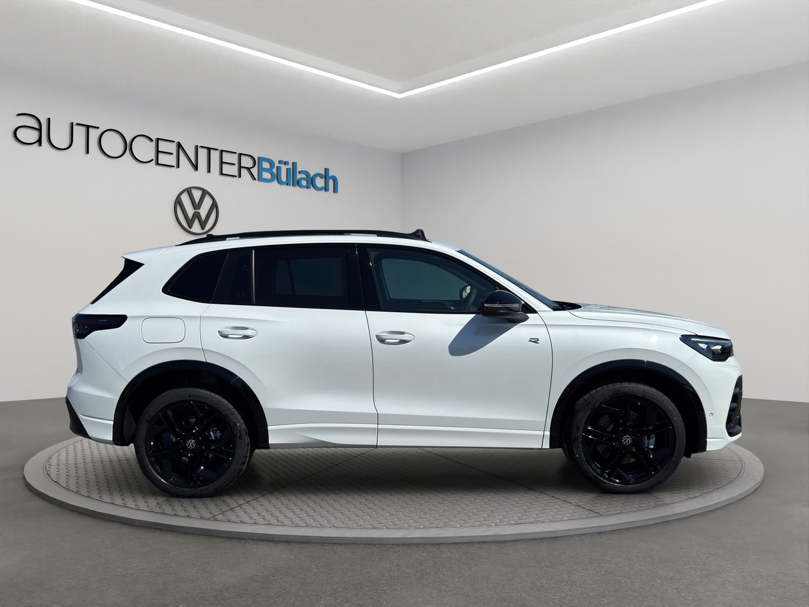 VW Tiguan R-Line Plus, Petrol, New car, Automatic - 4