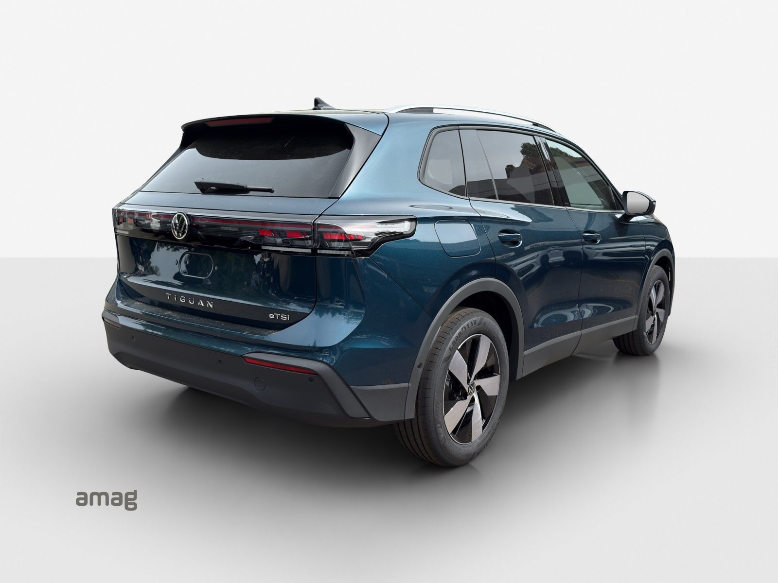 VW Tiguan UNITED, Petrol, New car, Automatic - 5