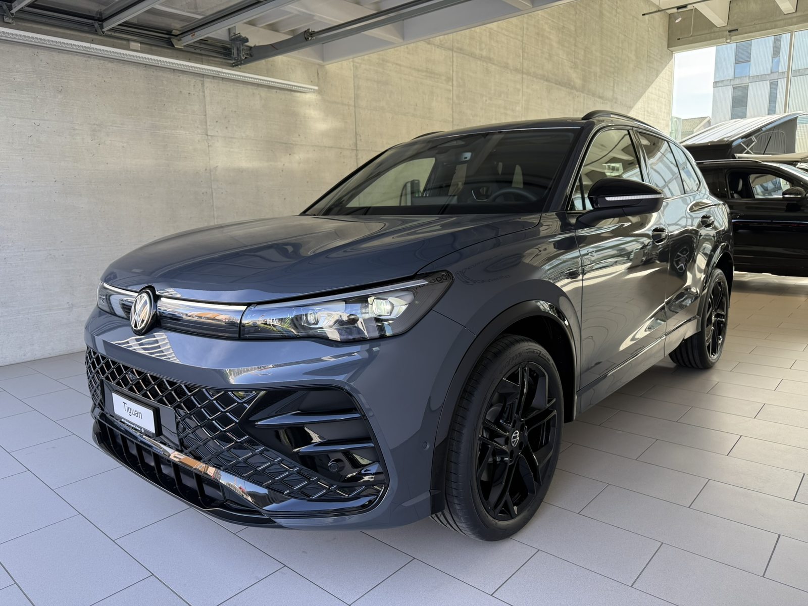 VW Tiguan R-Line, Benzina, Auto nuove, Automatico - 2