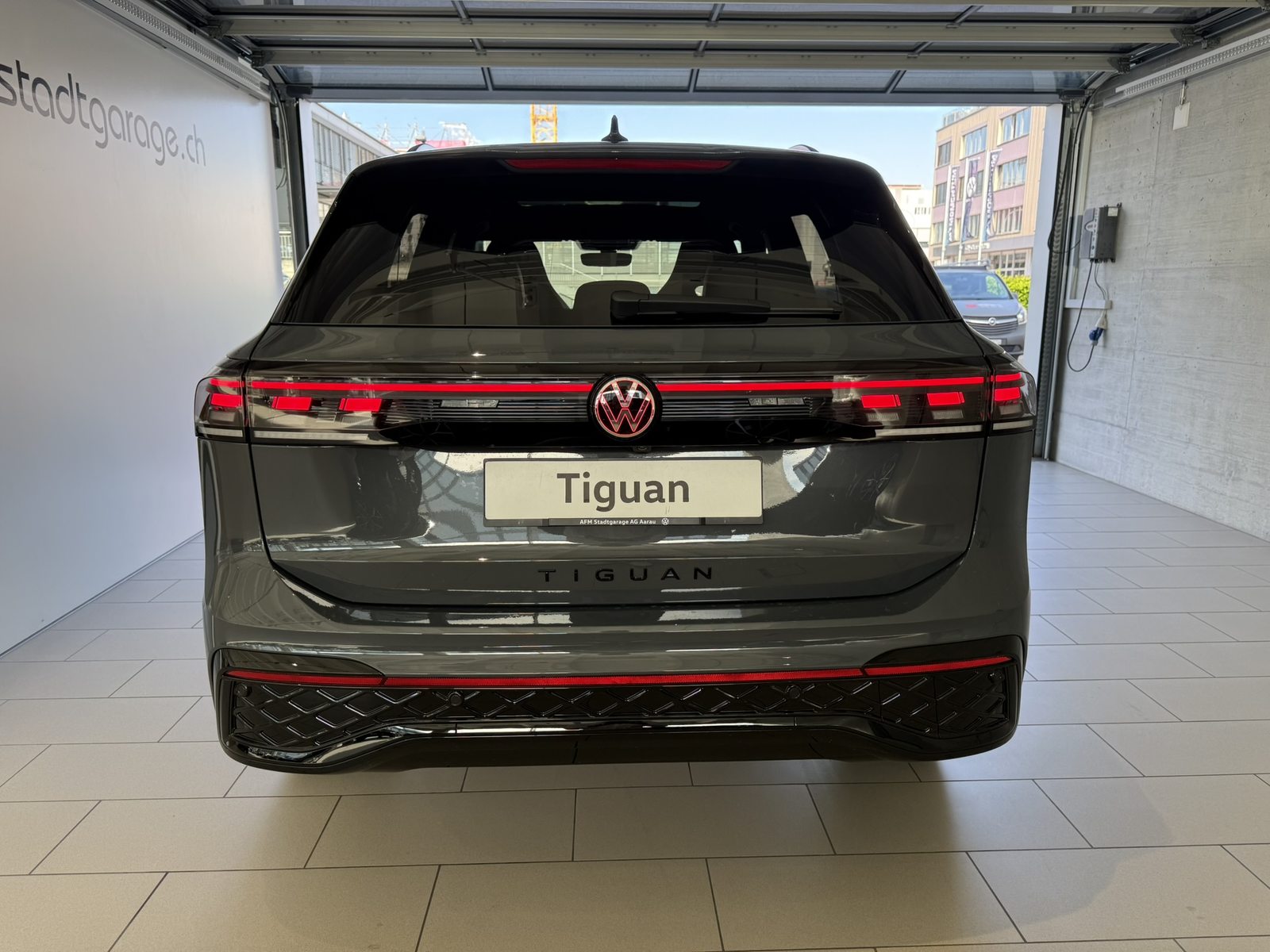 VW Tiguan R-Line, Benzina, Auto nuove, Automatico - 3