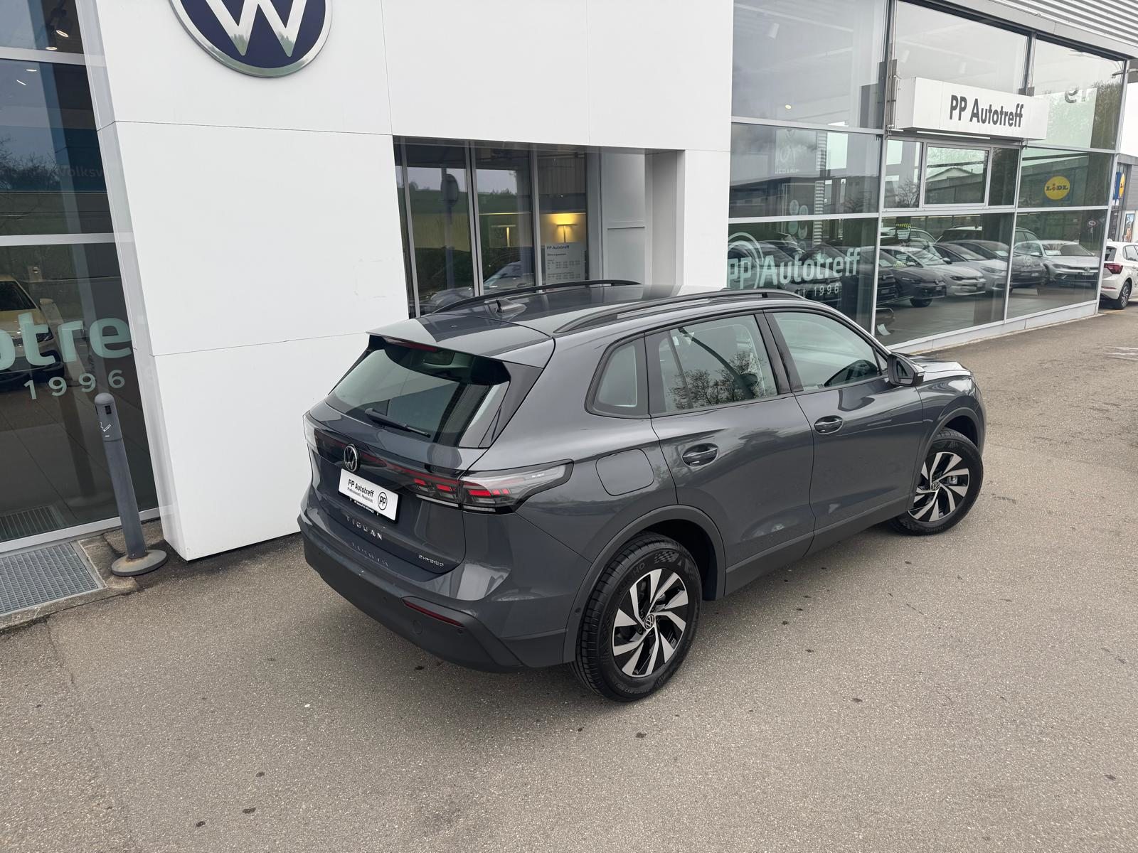VW Tiguan Life, Hybride Intégral Essence/Électricité, Voiture nouvelle, Automatique - 4