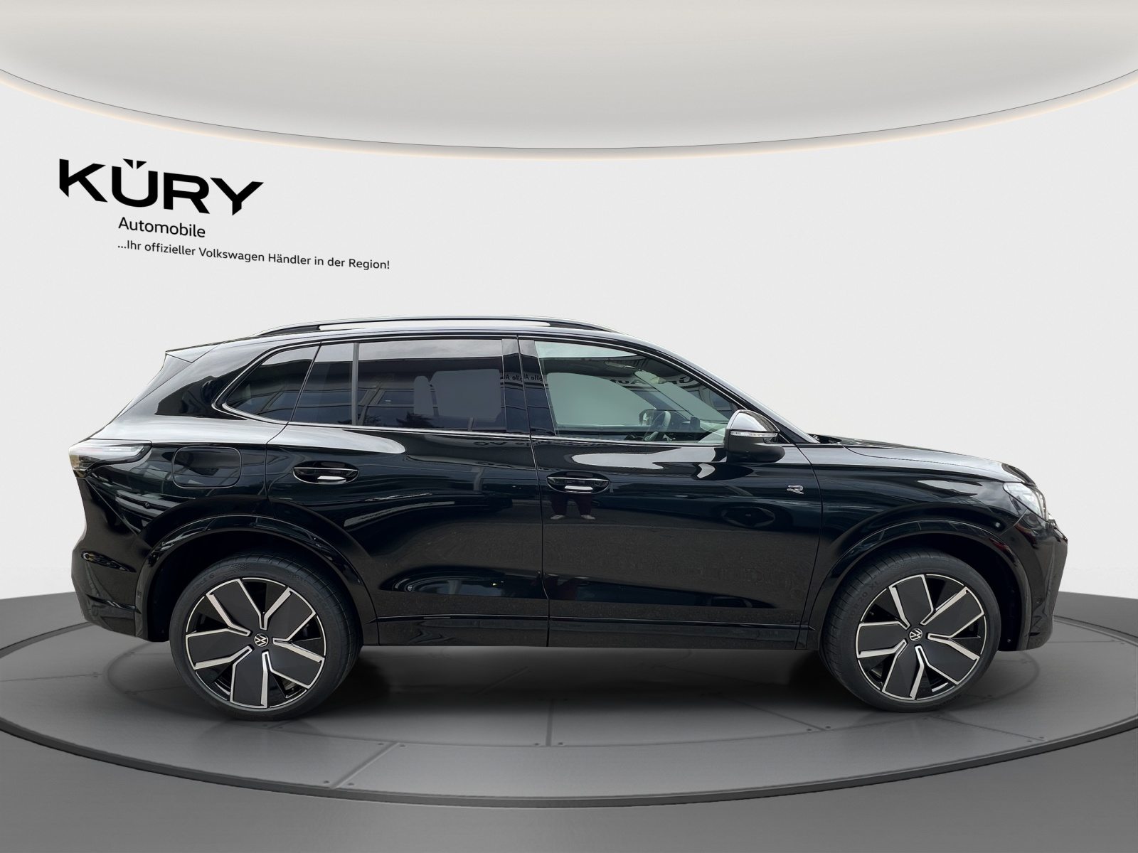 VW Tiguan R-Line, Petrol, New car, Automatic - 4