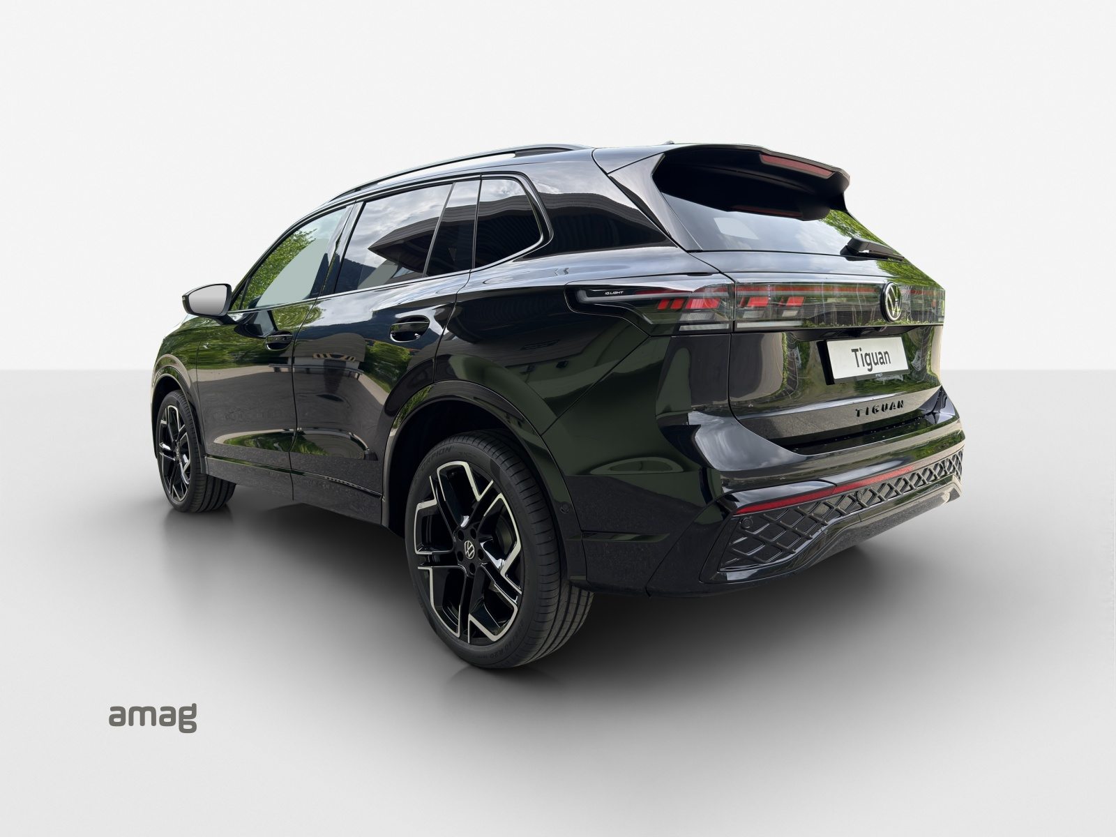 VW Tiguan R-Line, Petrol, New car, Automatic - 3