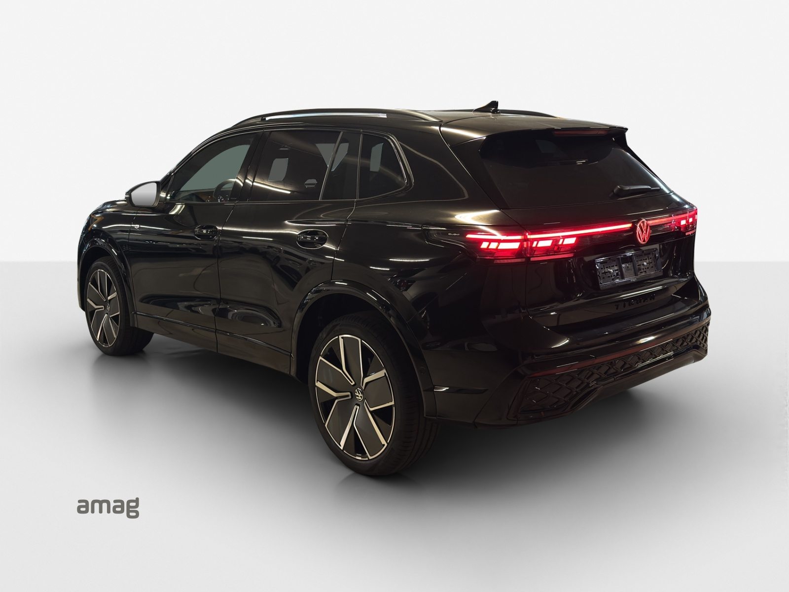 VW Tiguan R-Line, Petrol, New car, Automatic - 3