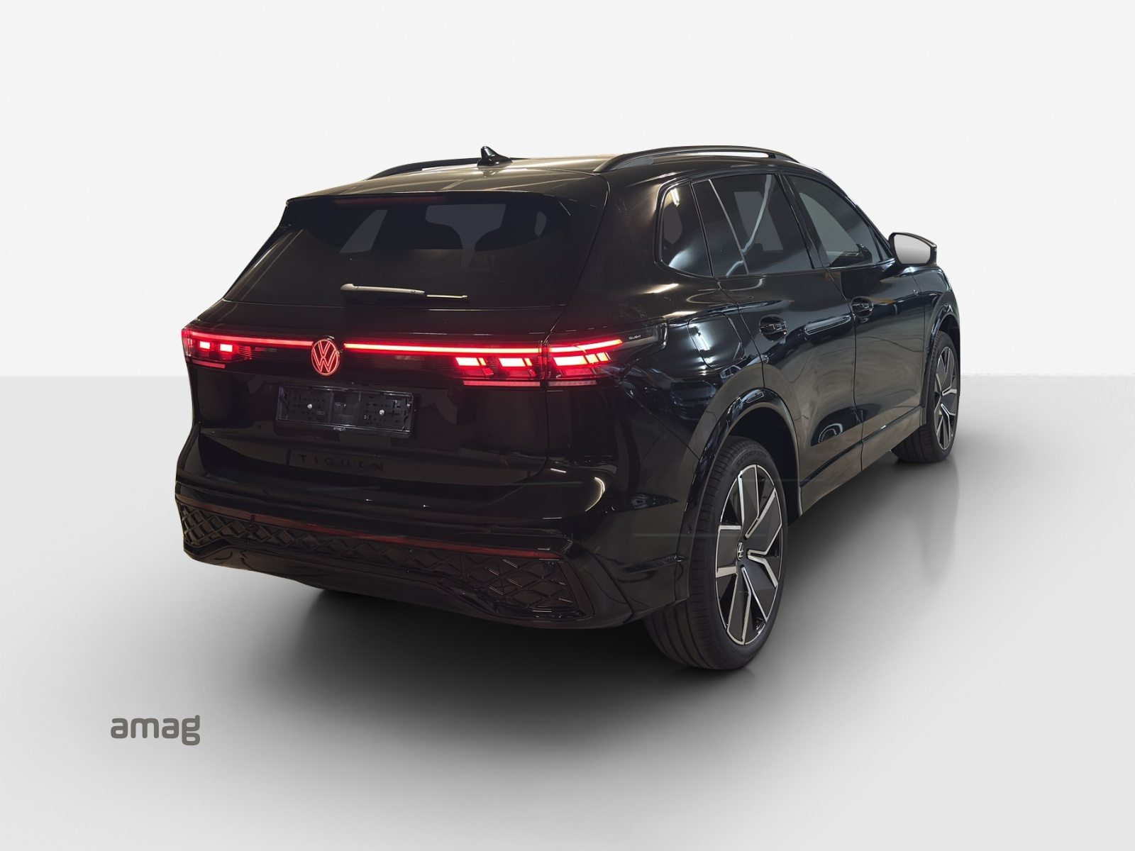 VW Tiguan R-Line, Petrol, New car, Automatic - 5