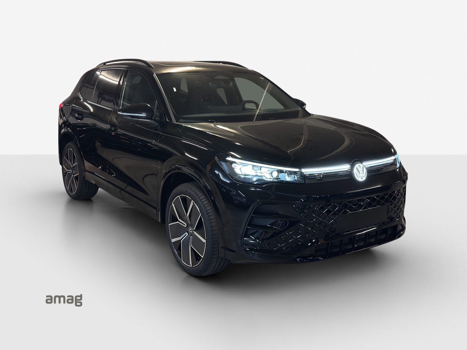 VW Tiguan R-Line, Petrol, New car, Automatic - 6