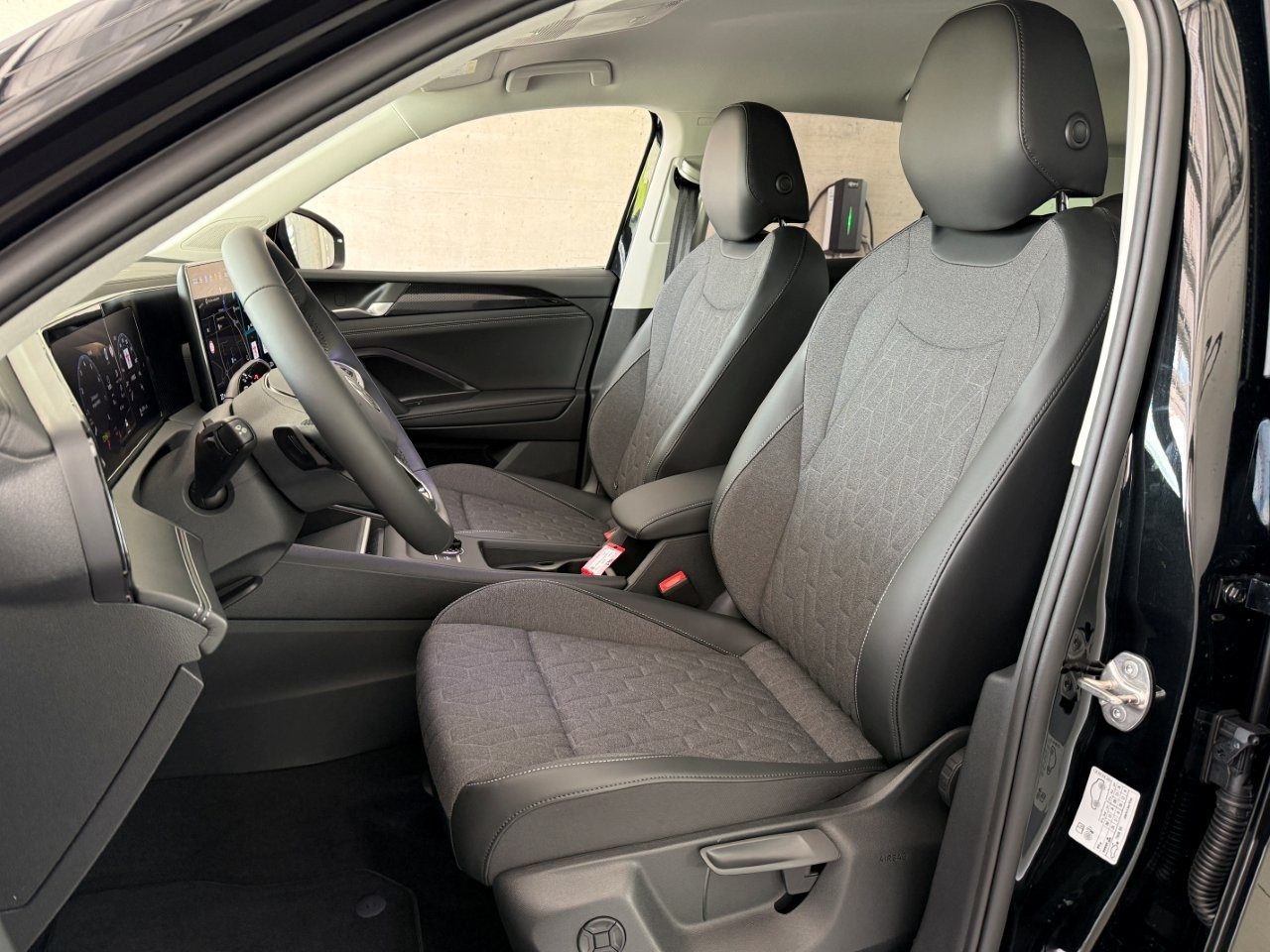 VW Tiguan UNITED, Essence, Voiture nouvelle, Automatique - 4