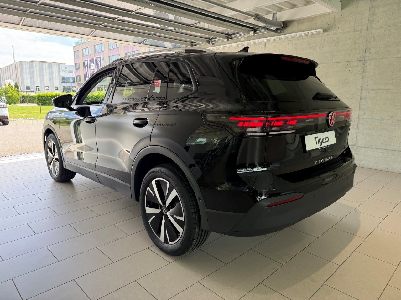 VW Tiguan UNITED, Essence, Voiture nouvelle, Automatique - 5