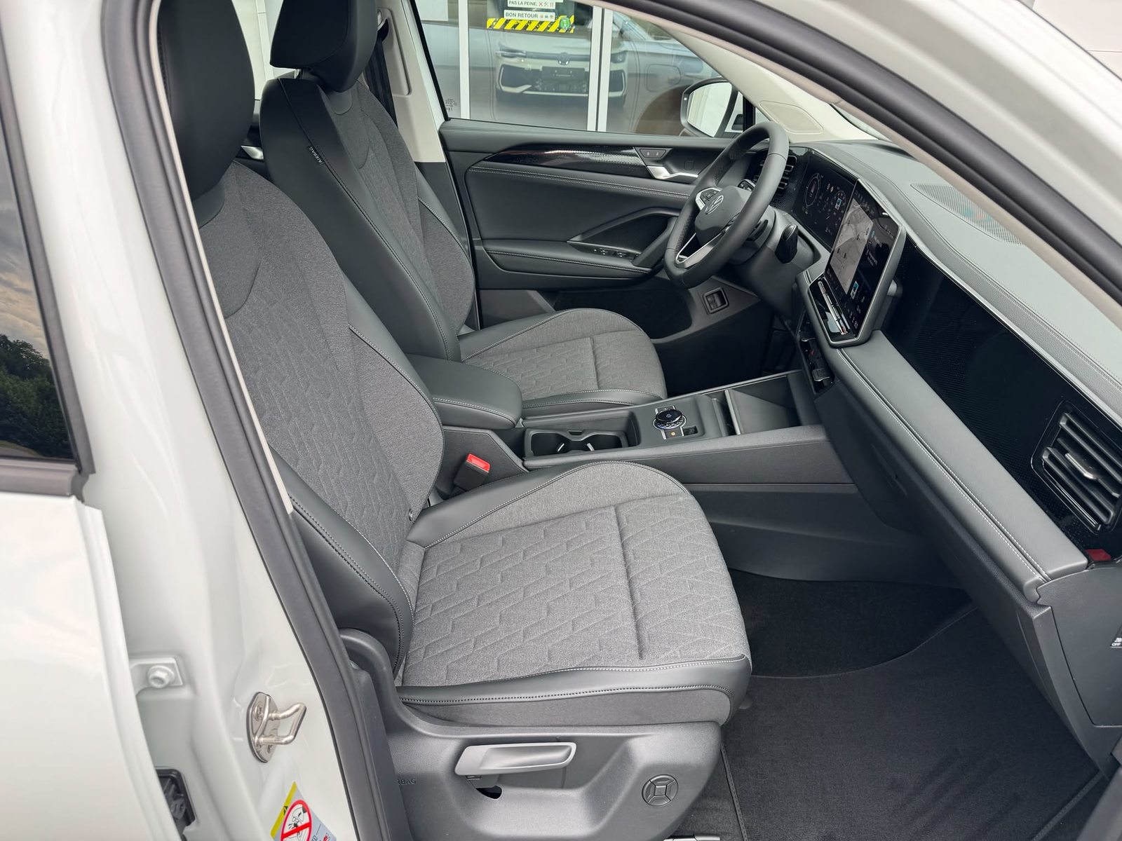VW Tiguan Life, Hybride Integrale Benzina/Elettrica, Auto nuove, Automatico - 3