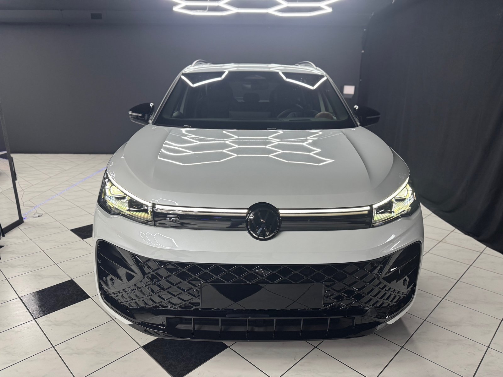 VW Tiguan 2.0TSI DSG R-Li 4M, Benzina, Auto nuove, Automatico - 3