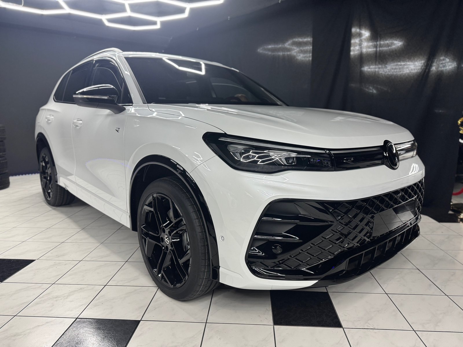 VW Tiguan 2.0TSI DSG R-Li 4M, Benzina, Auto nuove, Automatico - 4