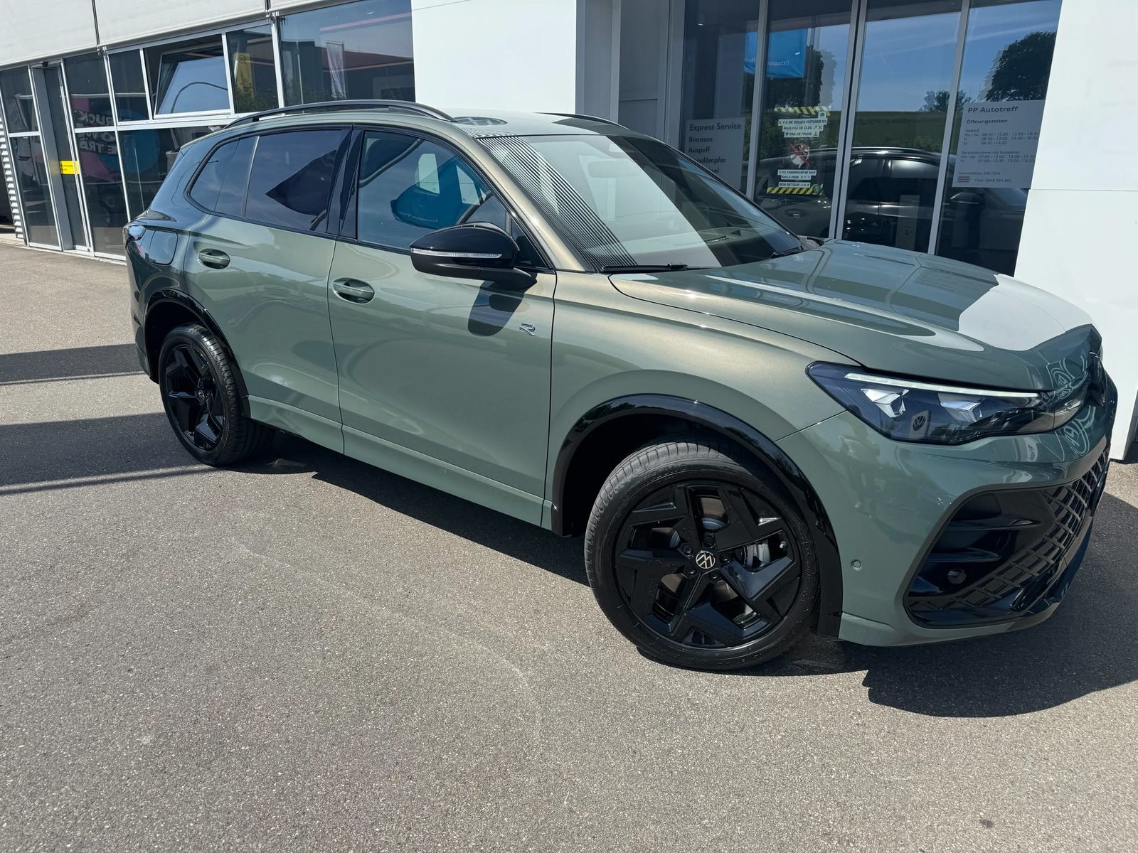 VW Tiguan R-Line, Petrol, New car, Automatic - 2