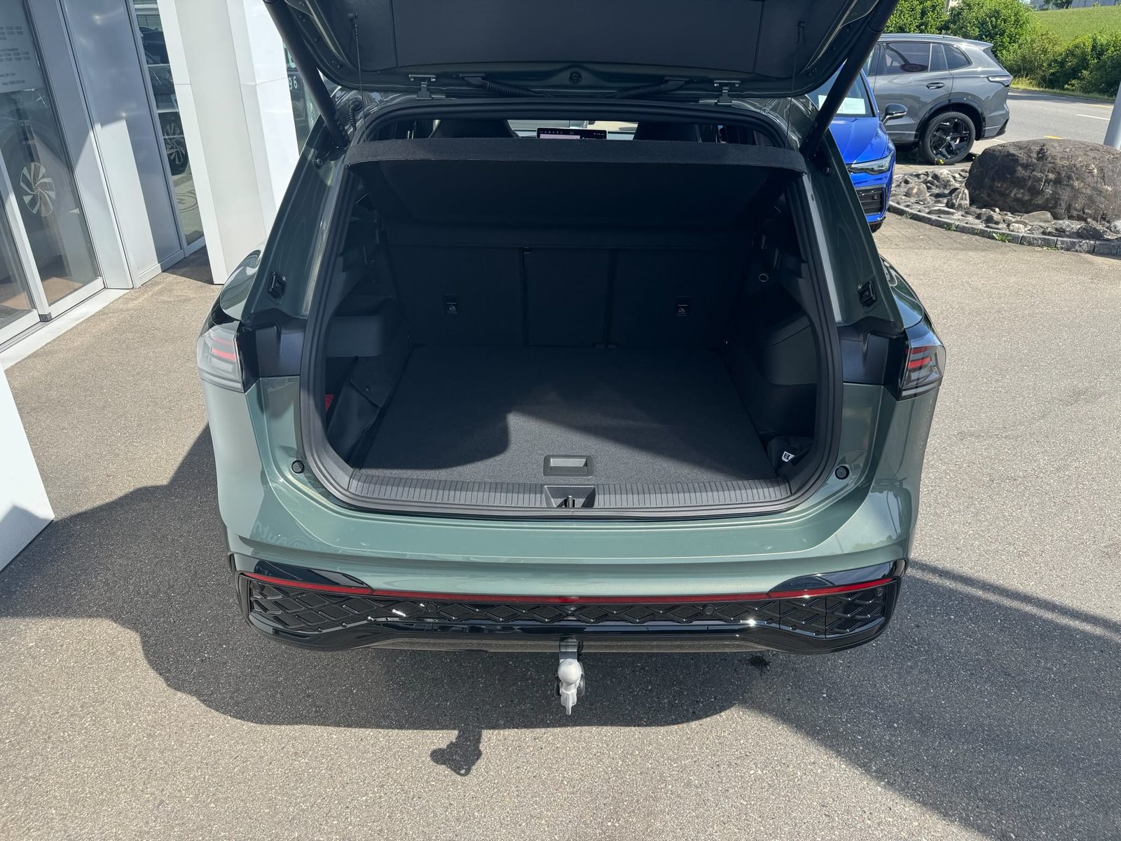 VW Tiguan R-Line, Petrol, New car, Automatic - 5