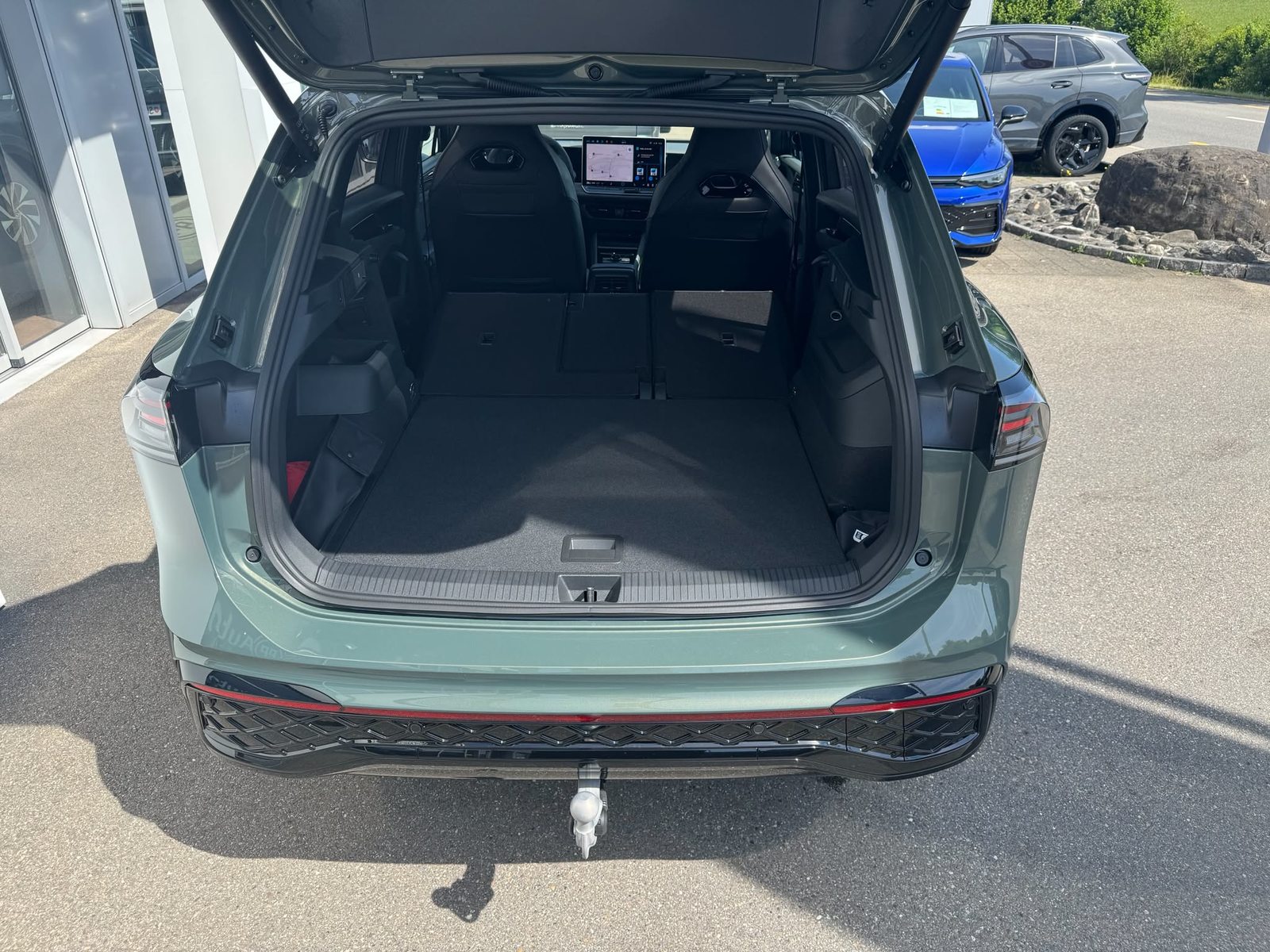 VW Tiguan R-Line, Petrol, New car, Automatic - 6
