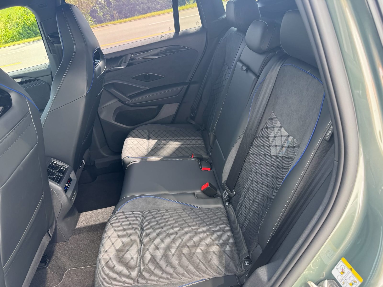 VW Tiguan R-Line, Petrol, New car, Automatic - 7