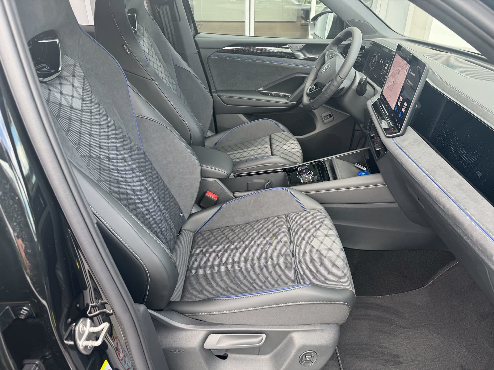 VW Tiguan R-Line UNITED, Essence, Voiture nouvelle, Automatique - 3