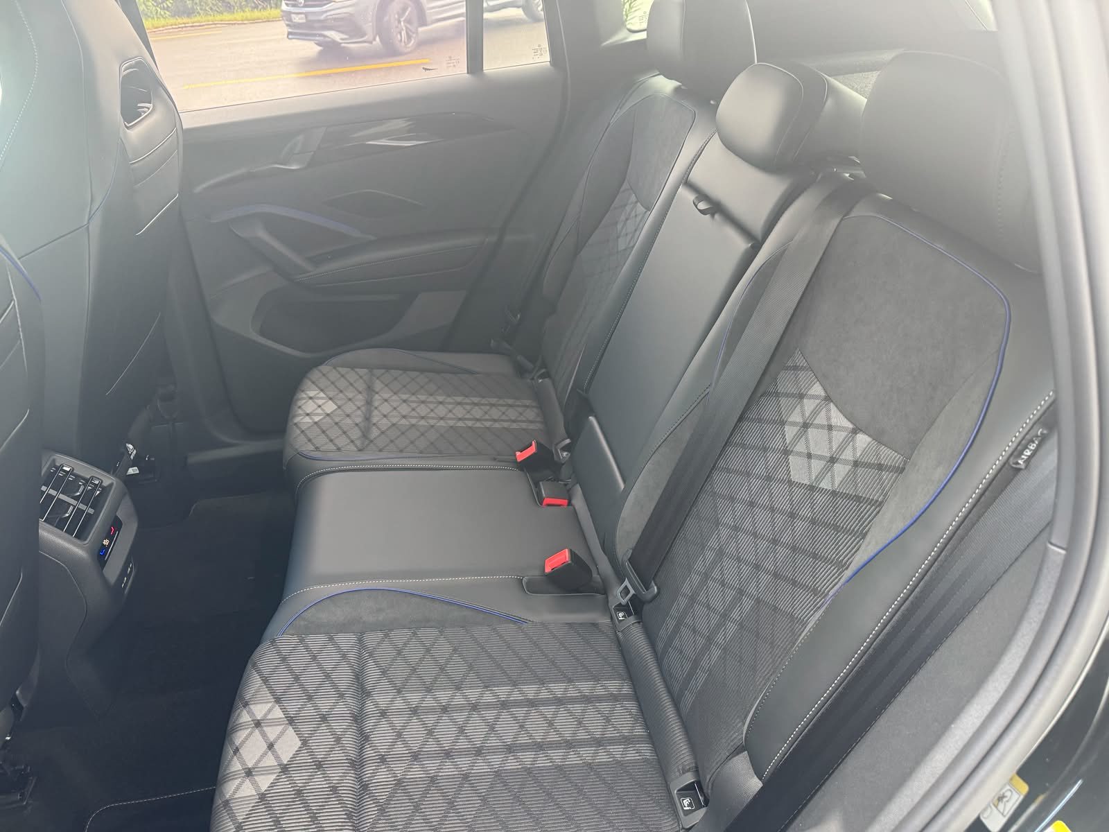 VW Tiguan R-Line UNITED, Diesel, Voiture nouvelle, Automatique - 7