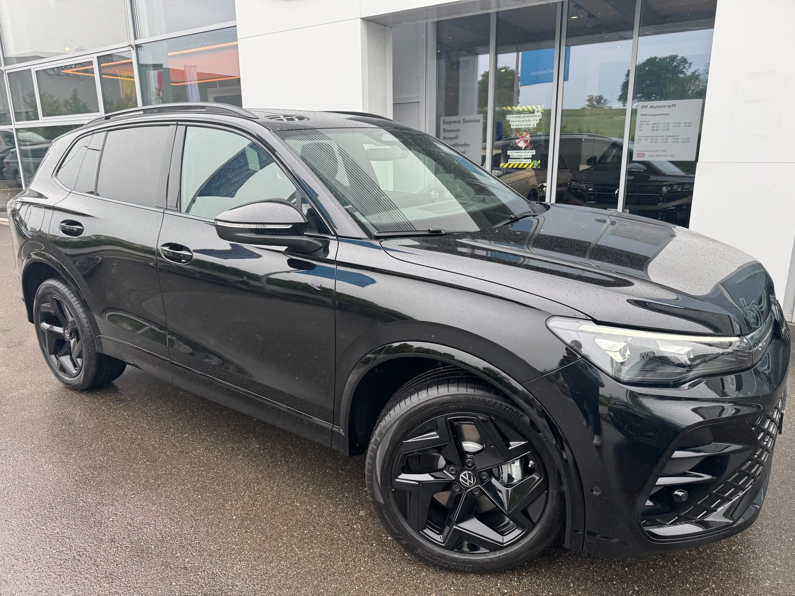 VW Tiguan R-Line, Petrol, New car, Automatic - 2