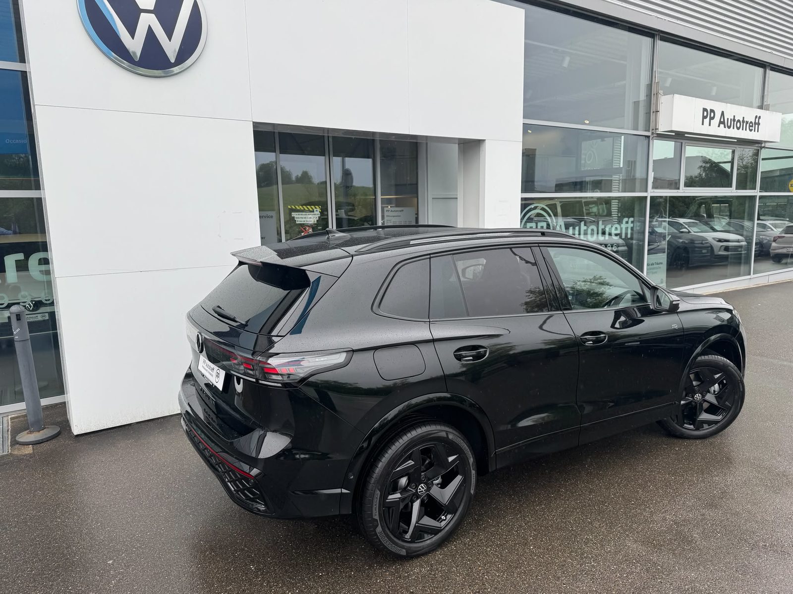 VW Tiguan R-Line, Petrol, New car, Automatic - 4