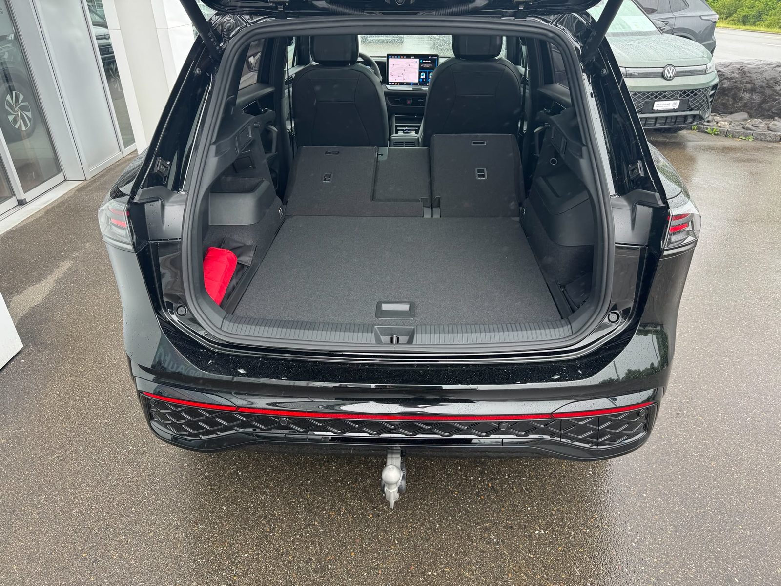VW Tiguan R-Line, Petrol, New car, Automatic - 6