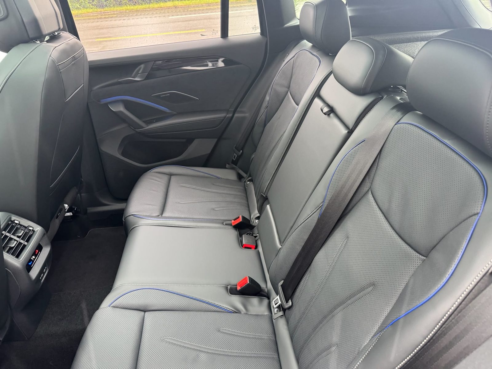 VW Tiguan R-Line, Petrol, New car, Automatic - 7