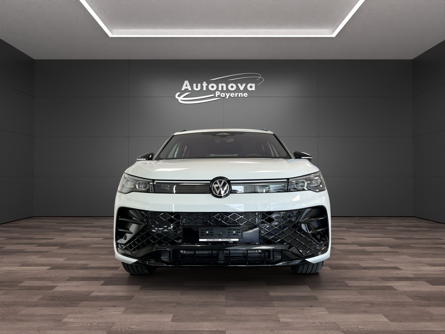 VW Tiguan R-Line UNITED, Hybride Integrale Benzina/Elettrica, Auto nuove, Automatico - 2