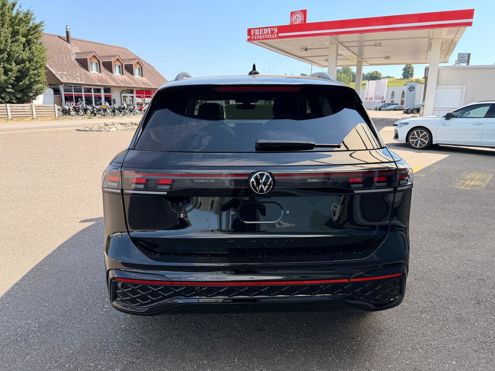 VW Tiguan 2.0 TSI DSG R-Line United 4Motion, Petrol, New car, Automatic - 4
