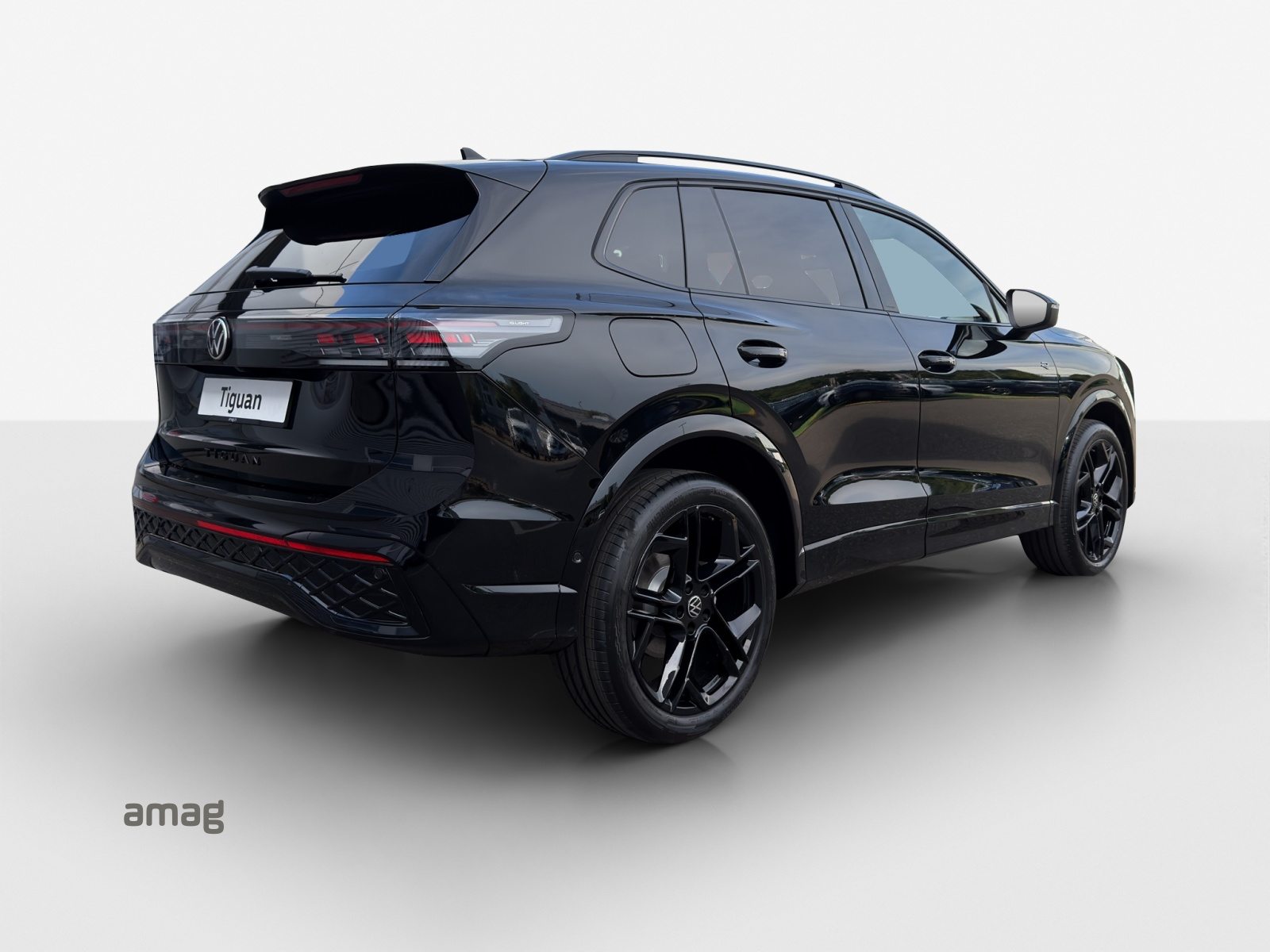 VW Tiguan R-Line, Petrol, New car, Automatic - 5