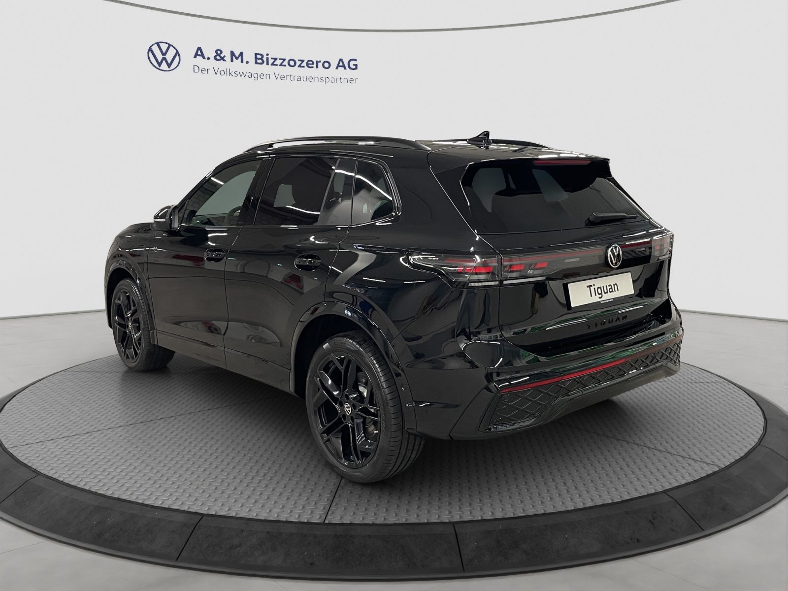 VW Tiguan R-Line UNITED, Full-Hybrid Petrol/Electric, New car, Automatic - 3