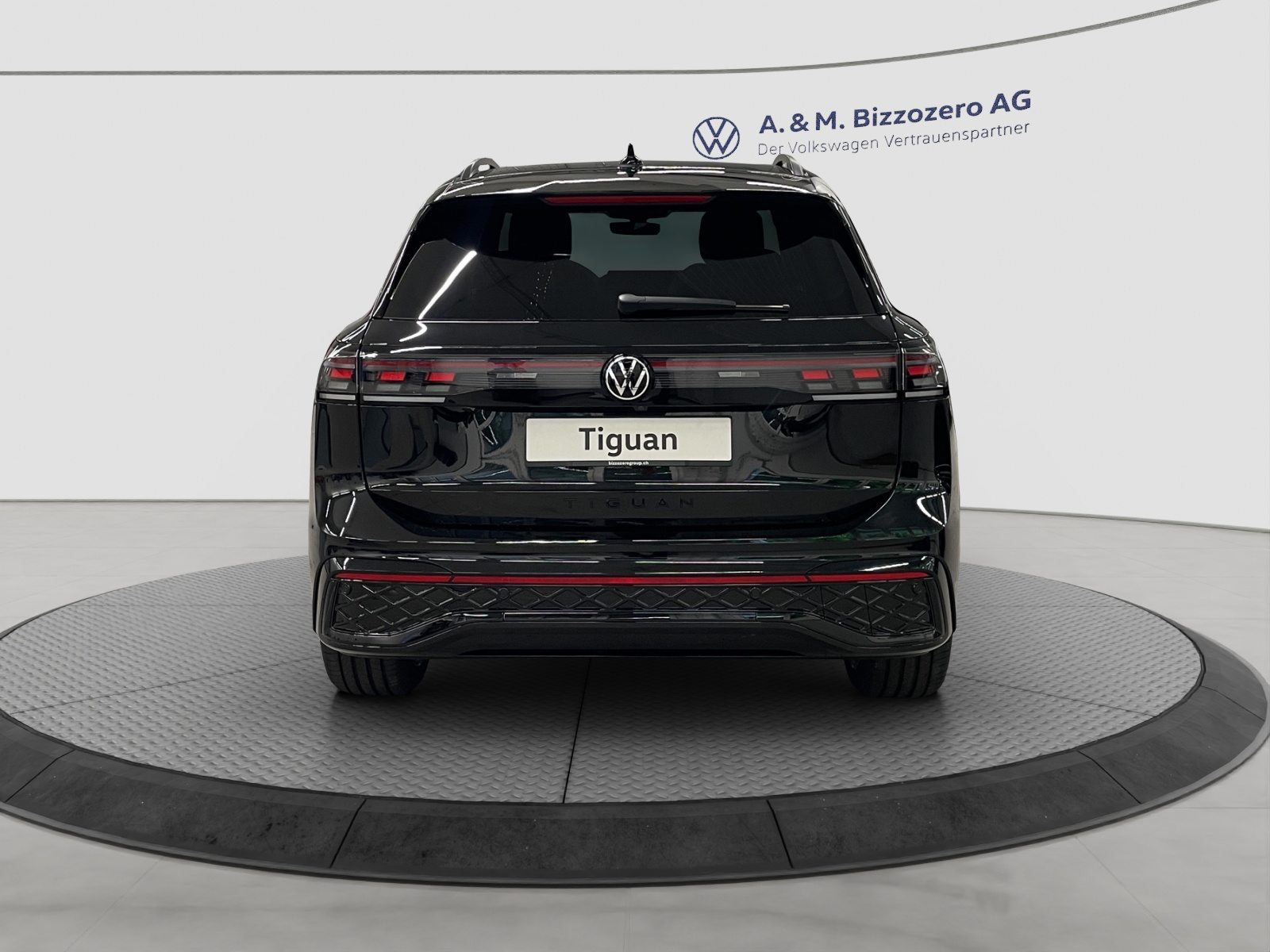 VW Tiguan R-Line UNITED, Full-Hybrid Petrol/Electric, New car, Automatic - 4
