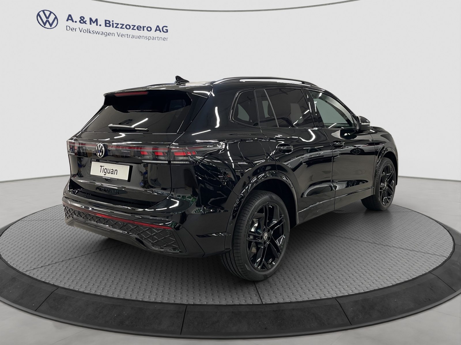VW Tiguan R-Line UNITED, Full-Hybrid Petrol/Electric, New car, Automatic - 5